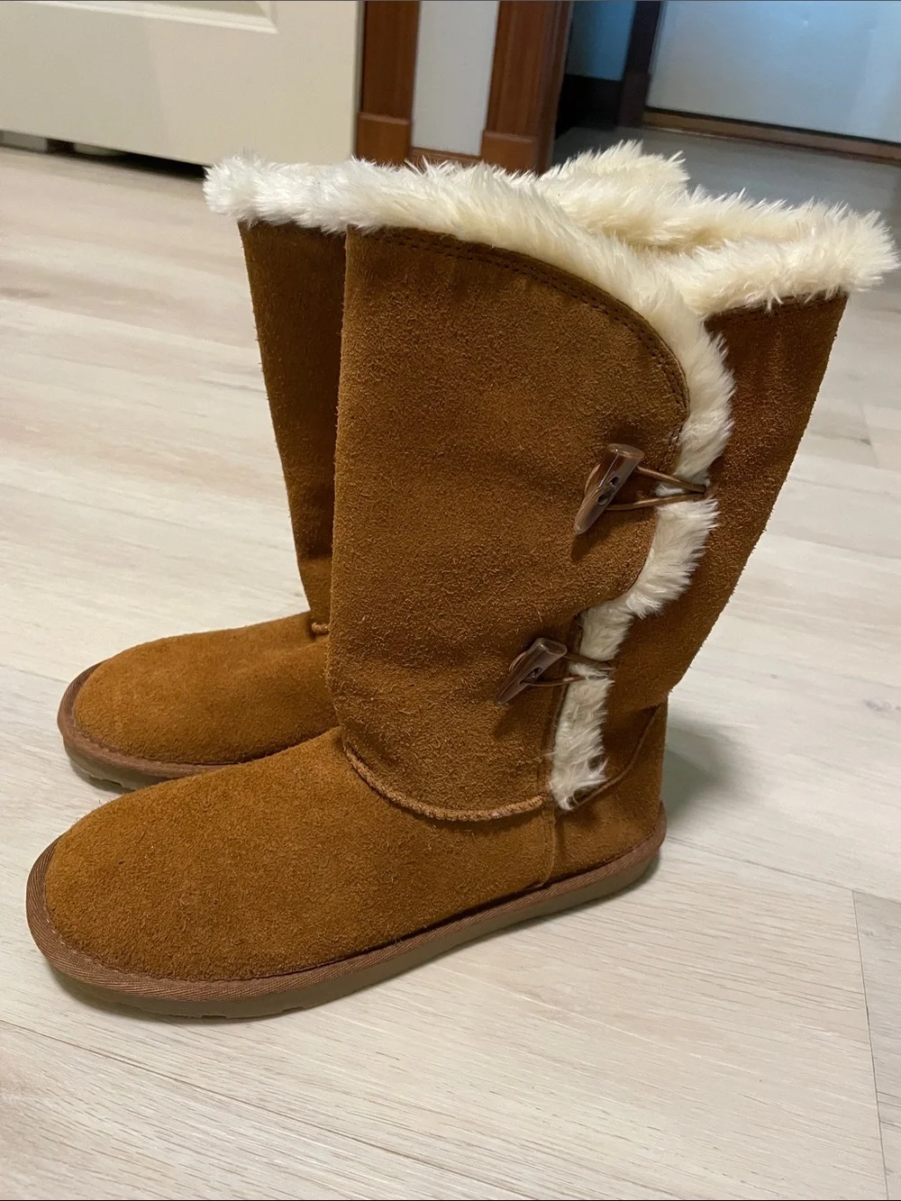 Sonoma  NWT Chestnut Suede Winter Boots with Cream Faux-Fur Trim